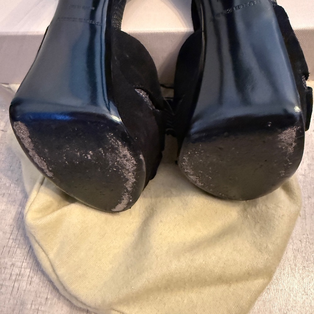 Burberry Elegant Black Platform Sandals - Picture 6 of 10
